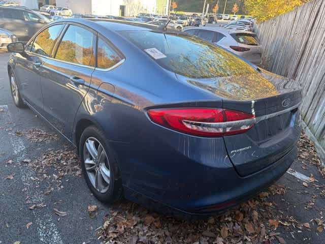 Used 2018 Ford Fusion SE w/ Fusion SE Technology Package FWD image 2