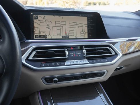 Certified 2022 BMW X5 xDrive40i w/ Luxury Seating Package image 19