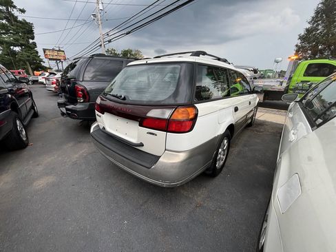 Used 2004 Subaru Outback Wagon image 4