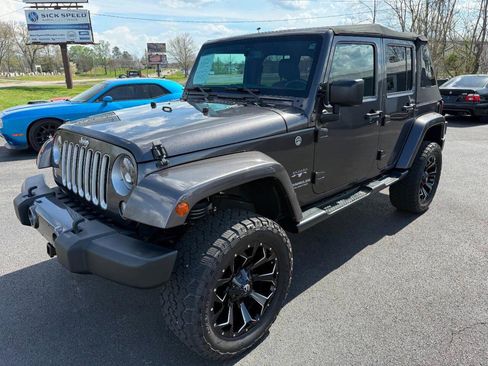 Used 2016 Jeep Wrangler Unlimited Sahara w/ Dual Top Group image 6