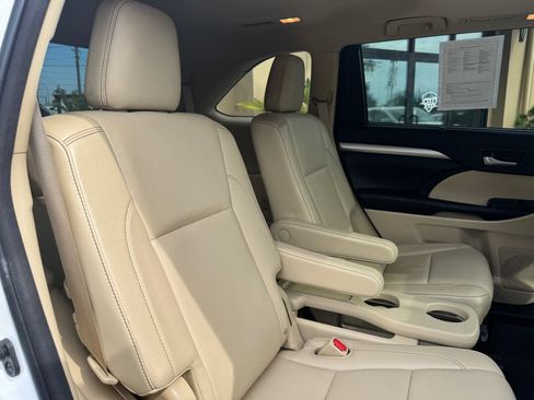 Used 2016 Toyota Highlander XLE AWD/4WD image 23