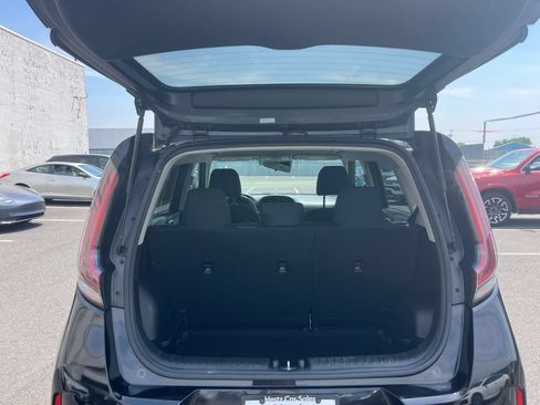 Used 2025 Kia Soul LX w/ LX Technology Package FWD image 29