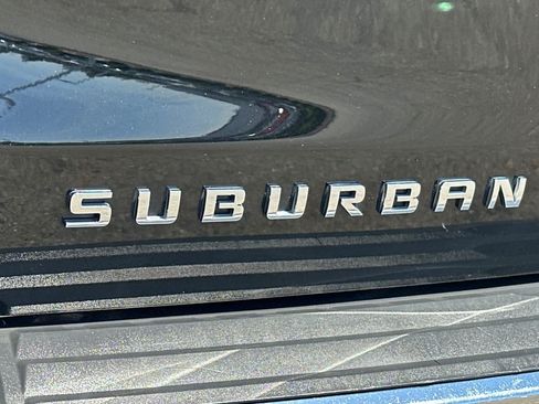 Used 2019 Chevrolet Suburban Premier AWD/4WD image 34