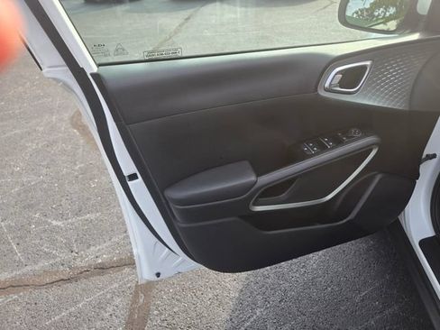 Used 2025 Kia Soul LX FWD image 21