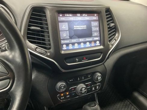 Used 2020 Jeep Cherokee Trailhawk w/ Cold Weather Group AWD/4WD image 11