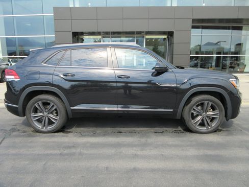 Used 2020 Volkswagen Atlas Cross Sport SE w/ Towing Package AWD/4WD image 13