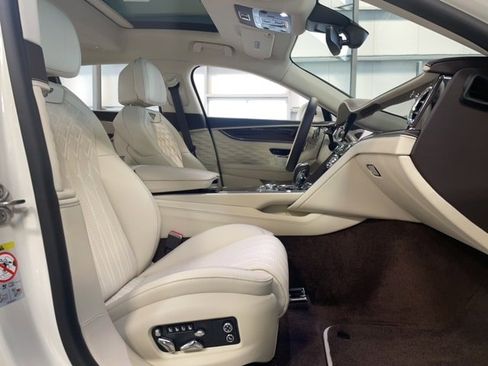 Used 2021 Bentley Flying Spur W12 image 16
