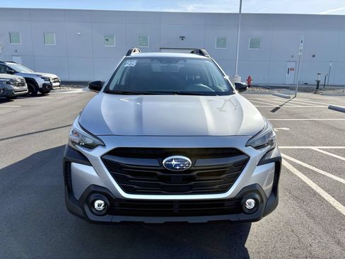 Used 2025 Subaru Outback Premium AWD/4WD image 2