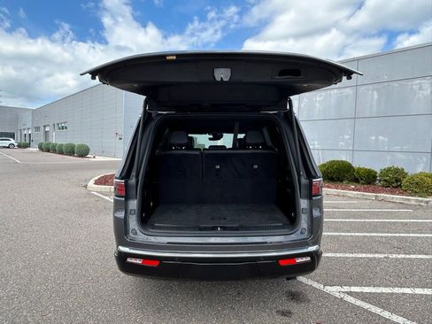 Used 2024 Jeep Wagoneer Series III AWD/4WD image 54