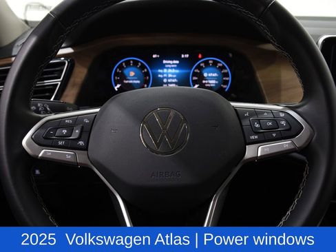 Used 2025 Volkswagen Atlas SE image 9
