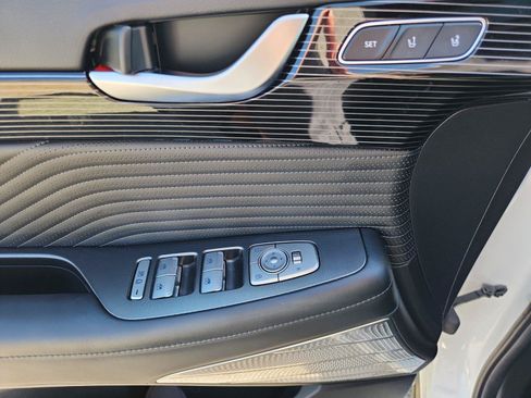 Used 2025 Hyundai Palisade AWD image 18