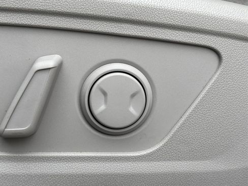 Certified 2025 Kia Sorento S w/ Panoramic Sunroof Package image 15