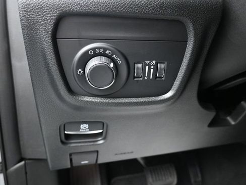 Used 2025 Jeep Grand Cherokee Laredo AWD/4WD image 14