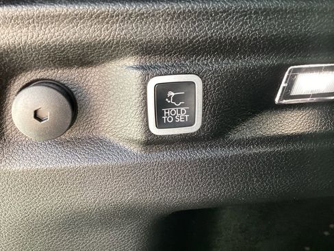 Used 2025 Jeep Grand Cherokee L Altitude image 15