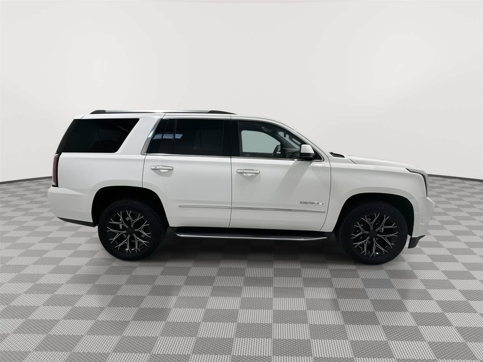 Used 2017 GMC Yukon Denali AWD/4WD image 6