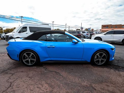 Used 2025 Ford Mustang Premium RWD image 9