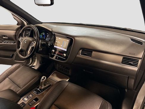 Used 2022 Mitsubishi Outlander LE image 26