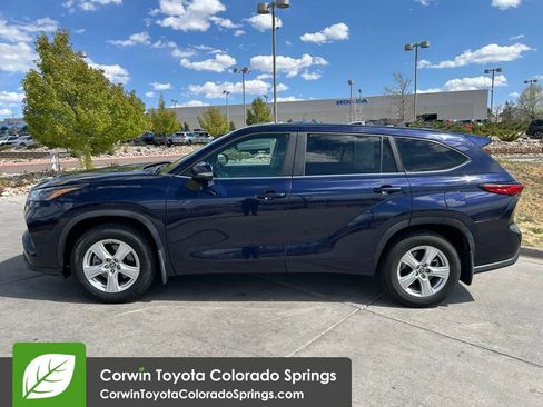 Used 2023 Toyota Highlander LE image 4