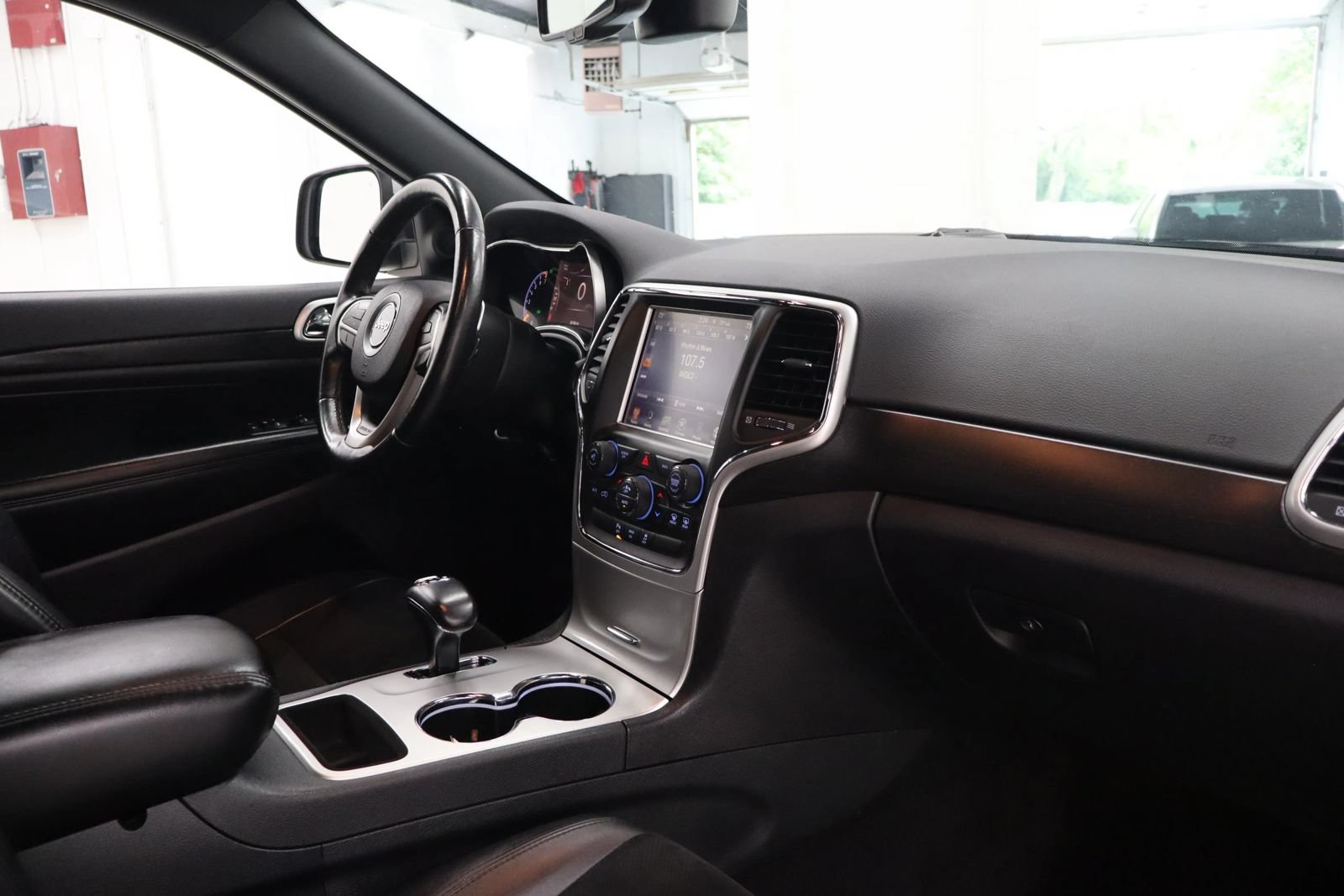 Used 2015 Jeep Grand Cherokee Altitude AWD/4WD image 26