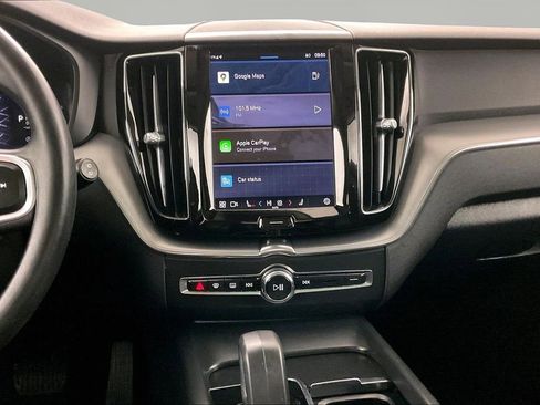 Used 2023 Volvo XC60 B5 Core image 9