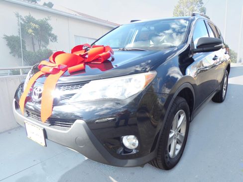 Used 2013 Toyota RAV4 XLE AWD/4WD image 5