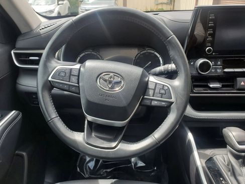 Used 2022 Toyota Highlander XLE FWD image 45