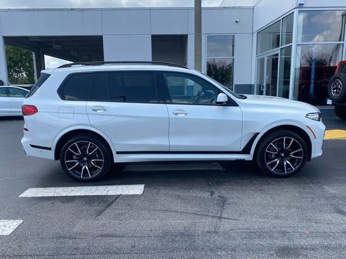Used 2022 BMW X7 xDrive40i w/ M Sport Package AWD/4WD image 11