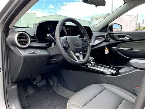 New 2026 Chevrolet Trax ACTIV w/ Sunroof Package FWD image 8