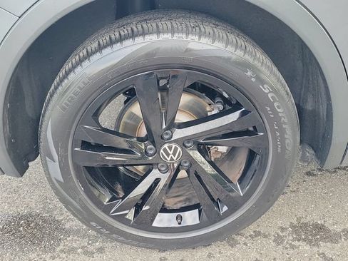 Certified 2024 Volkswagen Tiguan SE R-Line FWD image 5