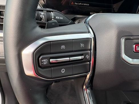 Used 2025 GMC Acadia Elevation image 8