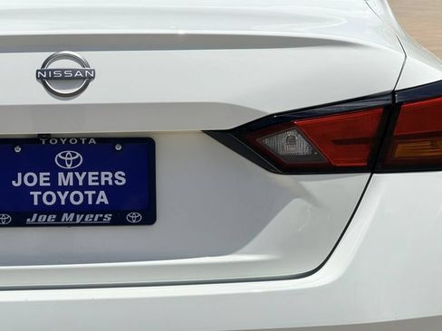 Used 2025 Nissan Altima 2.5 SV FWD image 10