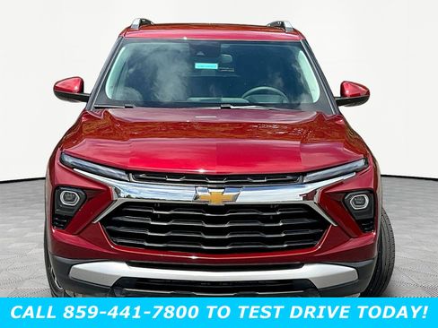 Used 2025 Chevrolet TrailBlazer LT FWD image 2