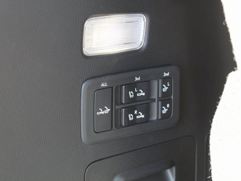 Used 2024 Lexus LX 600 4WD w/ Luxury Package image 10