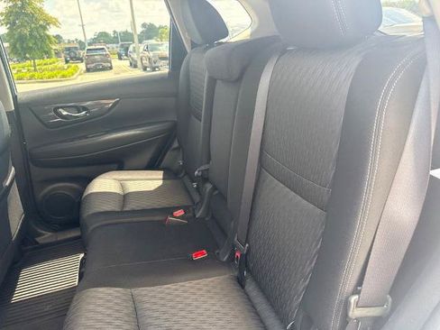 Used 2017 Nissan Rogue SV FWD image 28