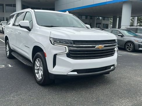 Used 2024 Chevrolet Suburban LT image 1