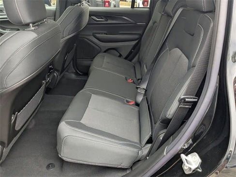 New 2025 Jeep Grand Cherokee Laredo X image 22