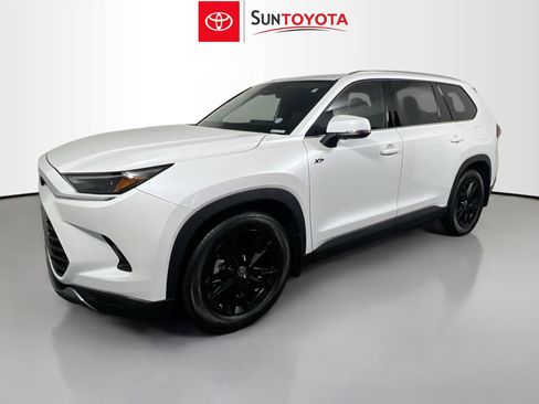 Used 2024 Toyota Grand Highlander Limited image 9