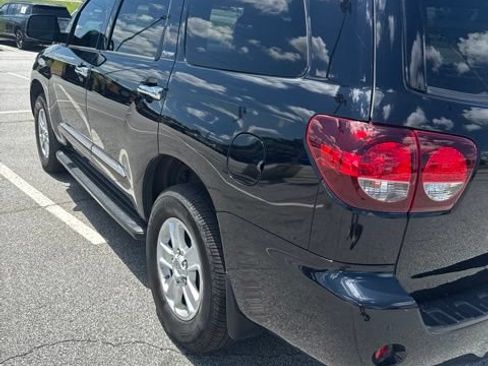 Used 2021 Toyota Sequoia Platinum AWD/4WD image 4