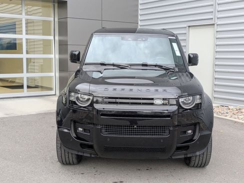 Used 2025 Land Rover Defender 130 X-Dynamic SE image 11