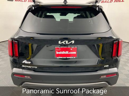 Certified 2023 Kia Sorento S w/ Panoramic Sunroof Package image 6