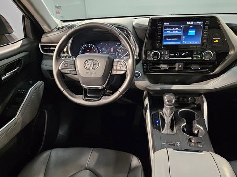 Used 2021 Toyota Highlander XLE image 9