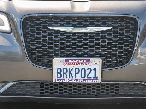 Used 2018 Chrysler 300 S image 7