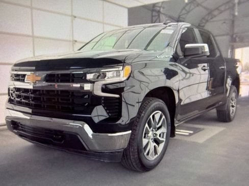 Used 2023 Chevrolet Silverado 1500 LT AWD/4WD image 2