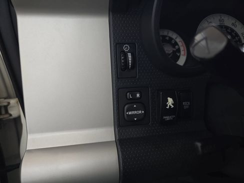 Used 2012 Toyota FJ Cruiser 4WD w/ Convenience Pkg image 27