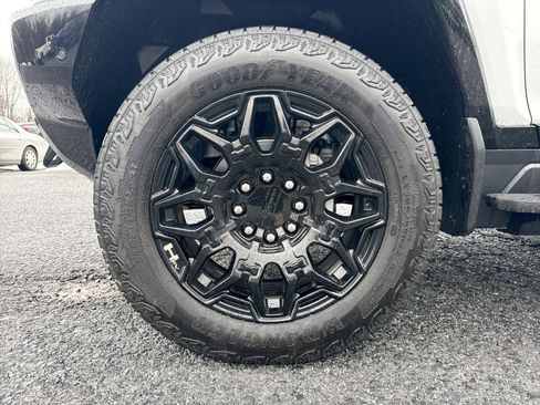 New 2026 GMC Hummer EV SUV w/ LPO, Illumination Package image 12