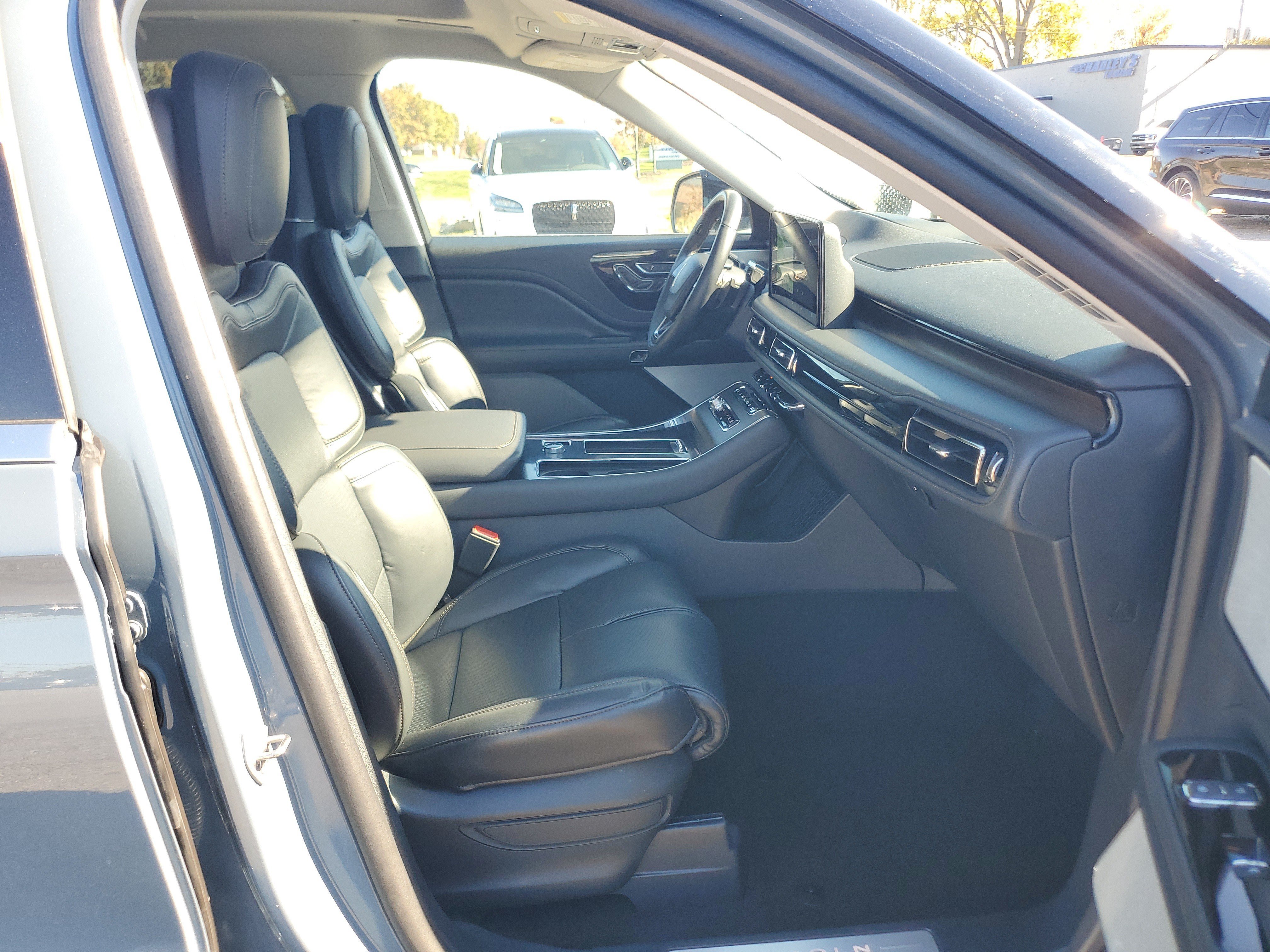 Used 2025 Lincoln Aviator Reserve w/ Equipment Group 201A AWD/4WD image 9