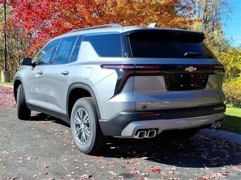 New 2026 Chevrolet Traverse LT w/ Driver Confidence Package image 4