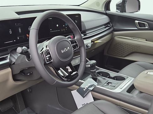 New 2026 Kia Carnival image 17
