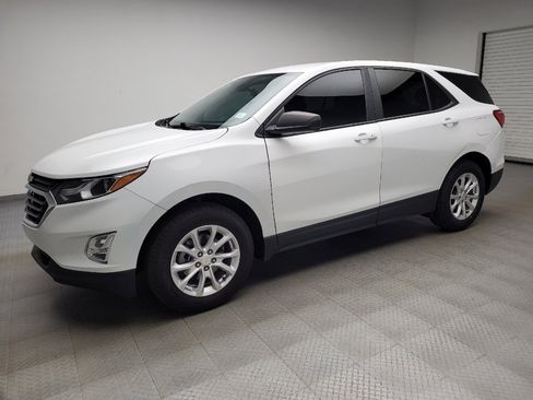 Used 2021 Chevrolet Equinox LS w/ LS Convenience Package FWD image 2