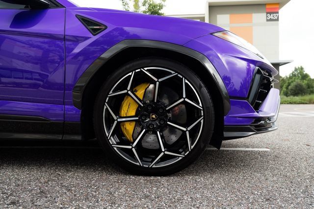 Used 2024 Lamborghini Urus Performante AWD/4WD image 16